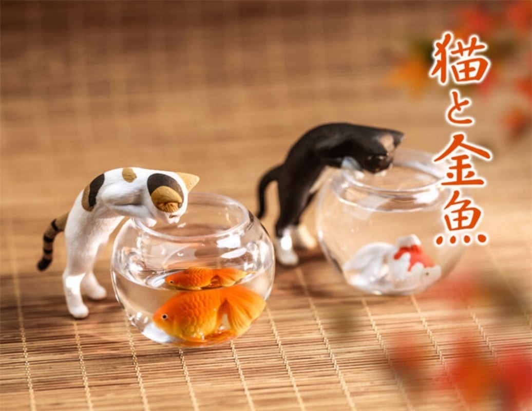 オリジナルカプセルおもちゃかわいいかわいい白黒キャリコ猫ハチ - Fish Toys For Aquarium のレビューと価格
